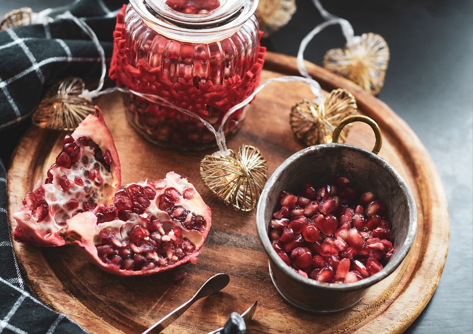 Top Pomegranate Health Benefits & Uses