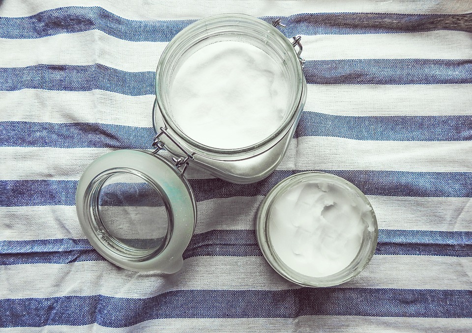12 Reasons To Eat A Spoonful Of Coconut Oil Straight From The Jar