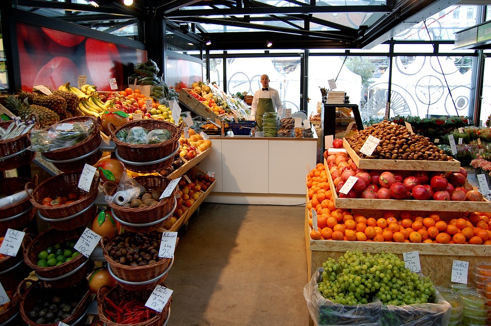 How to Eat Healthy on a Budget, According to a Dietitian