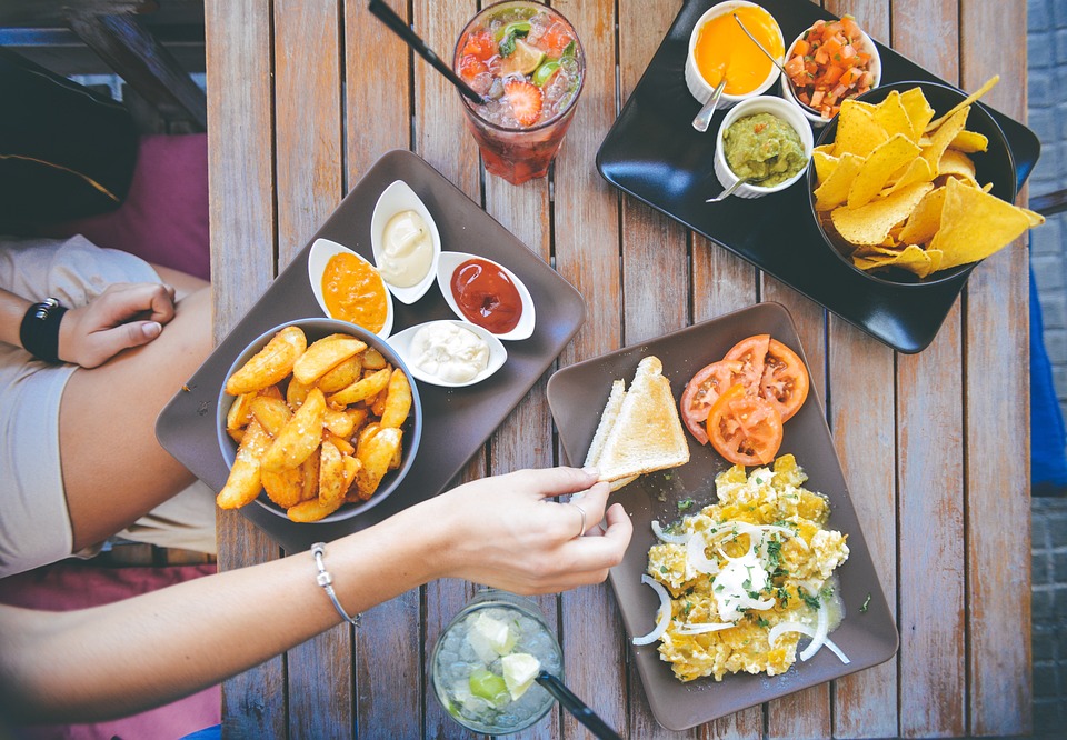 Why Am I Binge Eating? 5 of the Most Common Causes